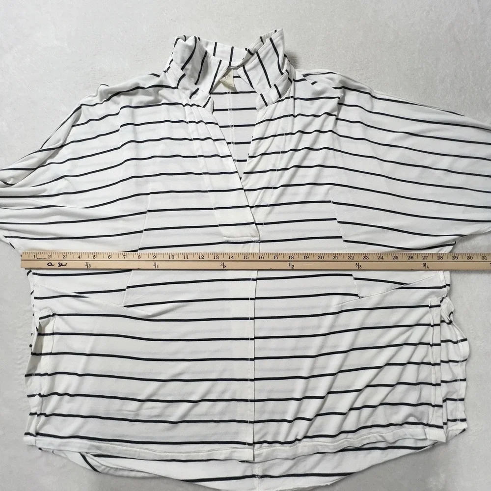 We‎ The Free Can't Fool Me Oversized Top Sz M Ivory Black Striped Dolman Sleeves